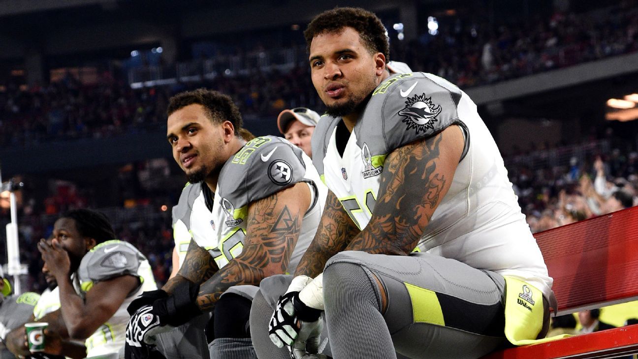 Pittsburgh Steelers C Maurkice Pouncey and twin brother Mike Pouncey of Los Angeles Chargers retire