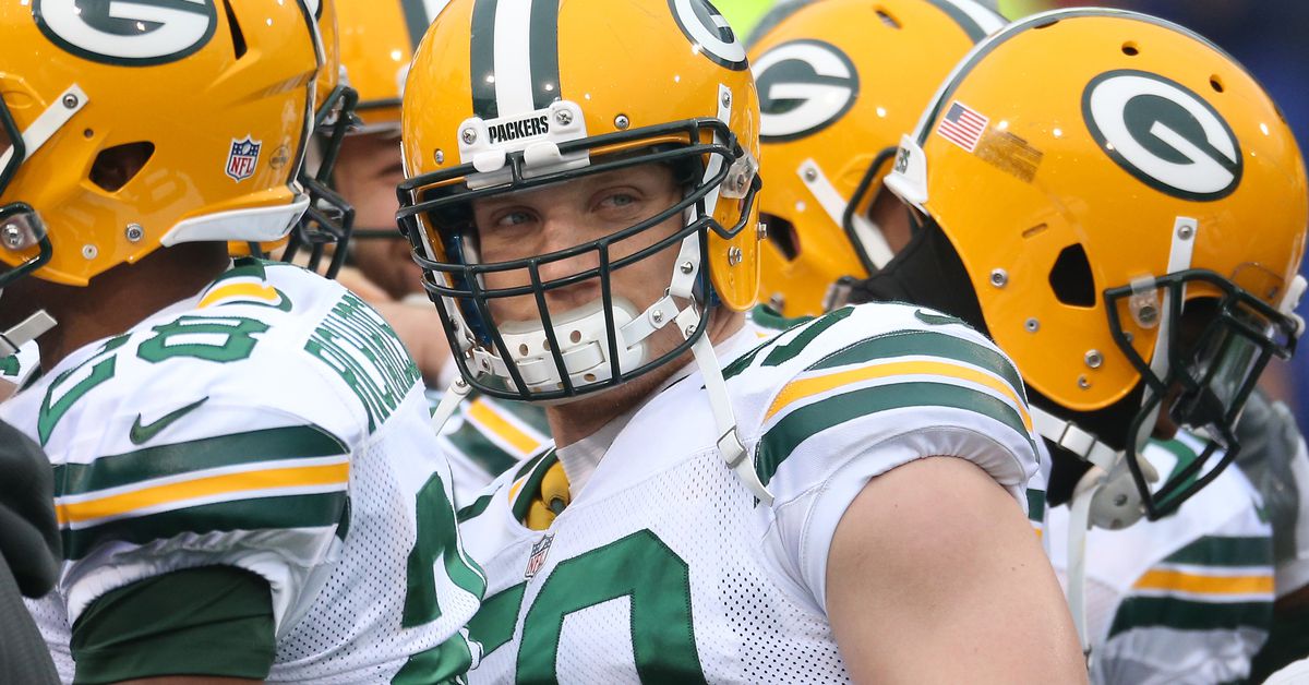 AJ Hawk on Aaron Rodgers: “I still feel like he’s going to be in Green Bay.”