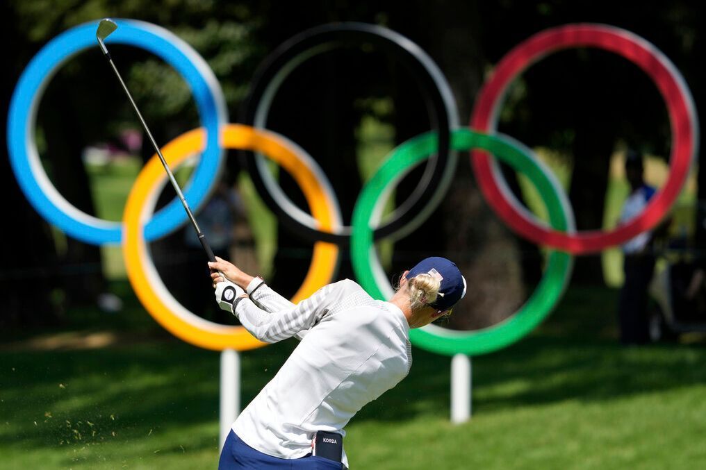 Nelly Korda survives struggle, keeps lead heading into final round at Tokyo Olympics