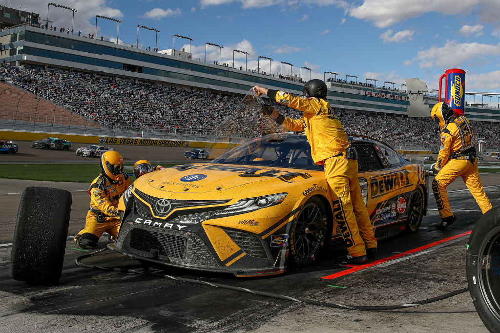 Multiple Cup teams with pit crew changes for Phoenix