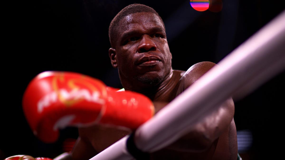 Frank Gore scores knockout and redemption in pro boxing debut on 39th birthday